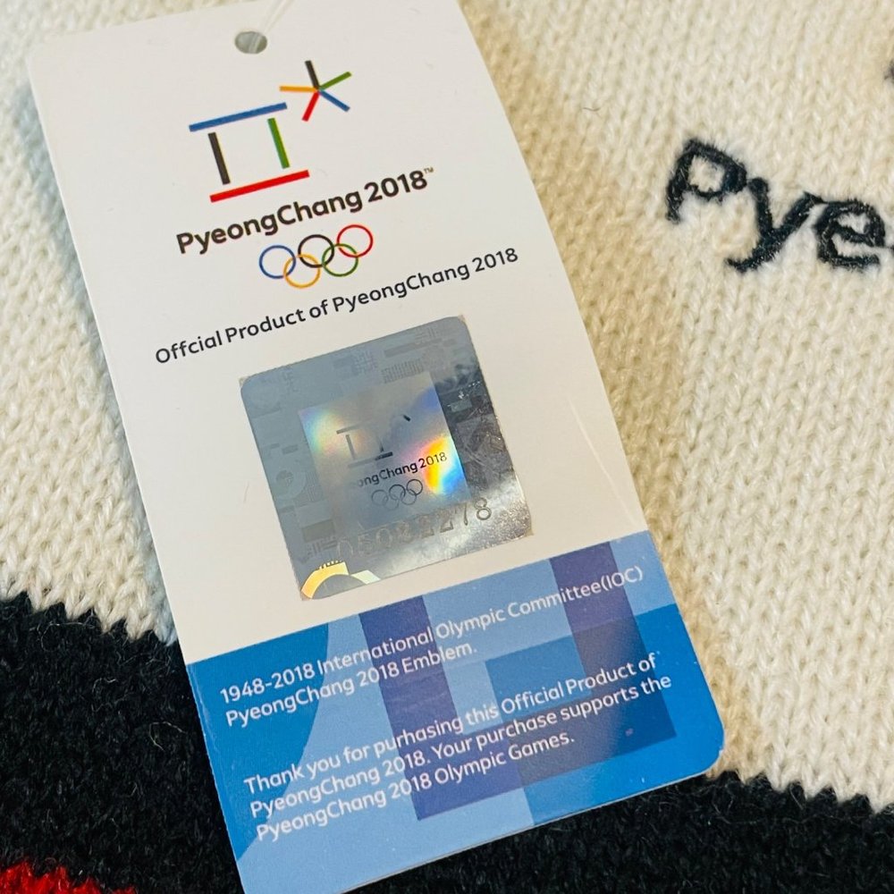 PyeongChang 2018 Official Red Olympic Winter Games Scarf Wordmark Jinyoung - Picture 11 of 12